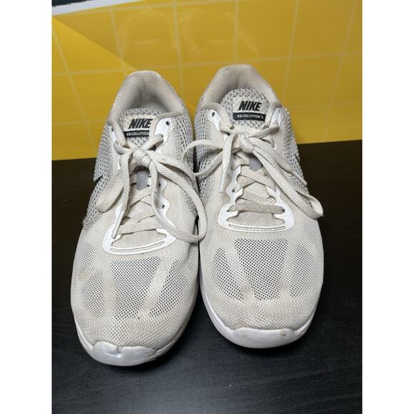 Nike Revolution 3 Women’s Running Shoes 819303-102 White Gray Black Size 8.5 604 - Picture 3 of 8